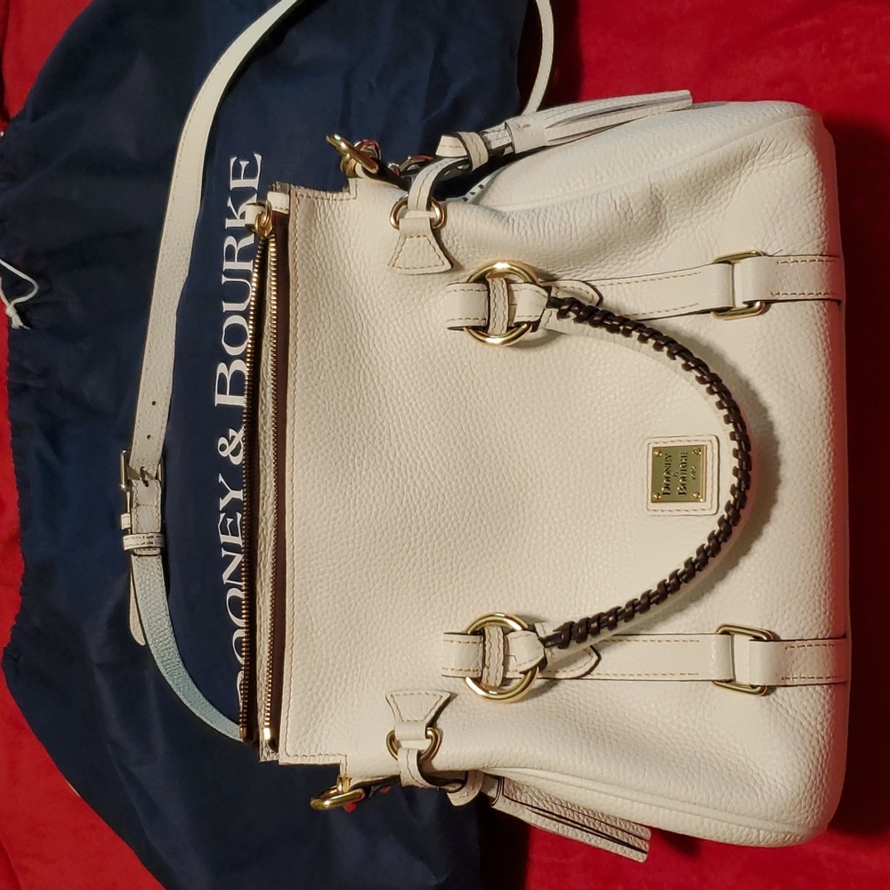 Gorgeous NWT Dooney and Bourke  white pebble grain satchel